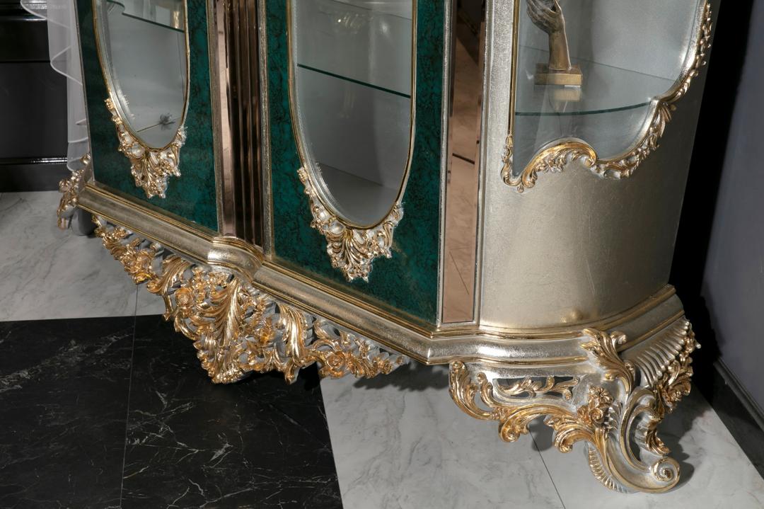 REGAL GREEN DINING ROOM