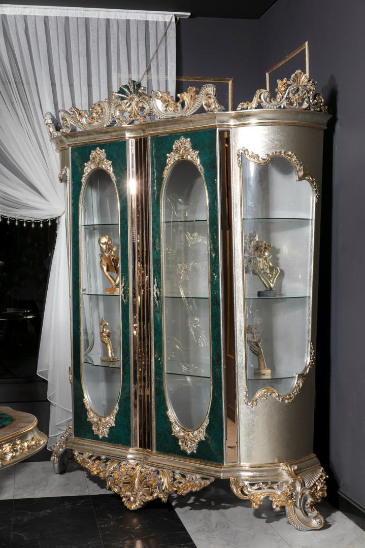 REGAL GREEN DINING ROOM