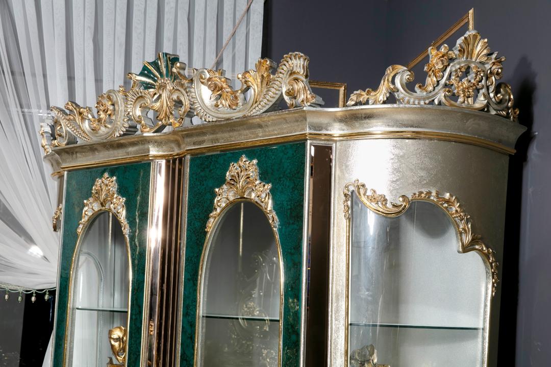 REGAL GREEN DINING ROOM